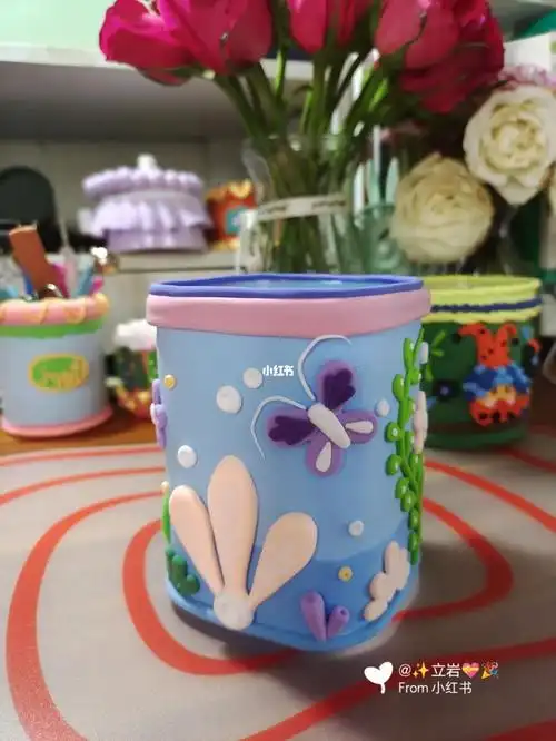 饮料瓶废物利用的超轻粘土笔筒