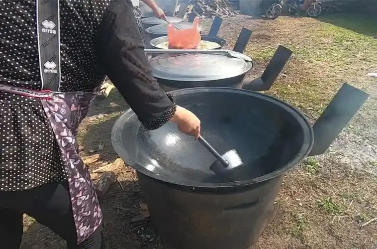 农村婚宴上大锅米饭做法独特,一锅蒸50斤,比大酒店里的还好吃