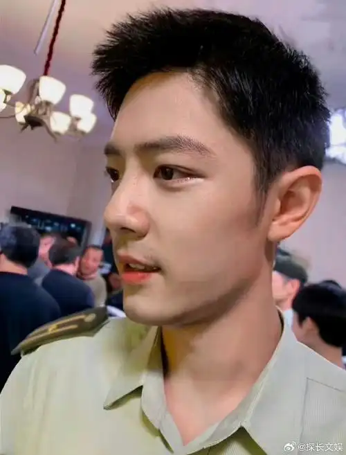 肖战顾一野怼脸旧照##肖战顾一野侧脸旧照