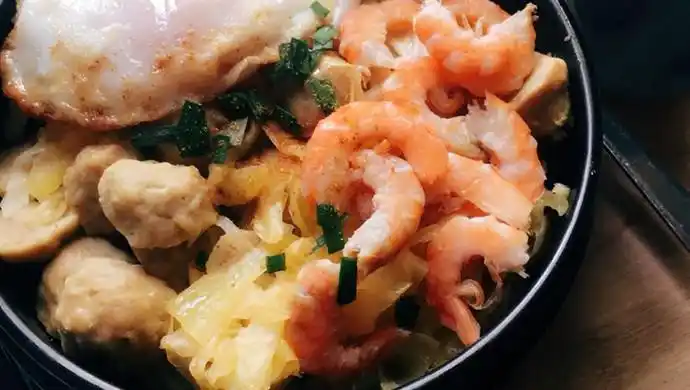 虾仁石锅拌饭