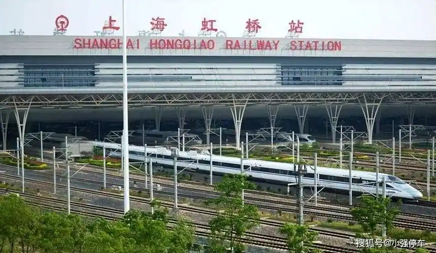 据车站方面介绍,铁路上海虹桥站首日这波客流以旅游流,探亲流为主