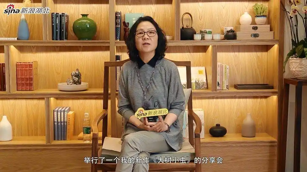 荆楚文化#池莉携新作宣传 新书展现武汉. 来自新浪湖北 - 微博