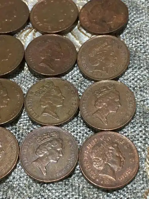 英国女王硬币2便士20枚一拍轻微流通品相多年