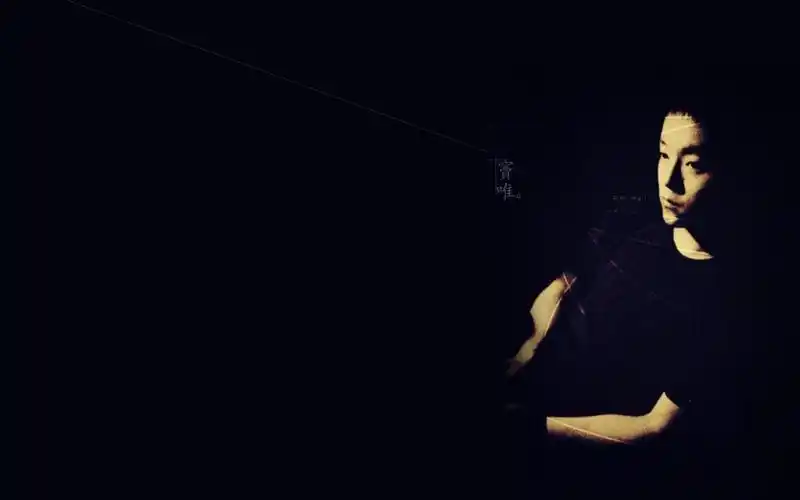 窦唯壁纸一张1440*900