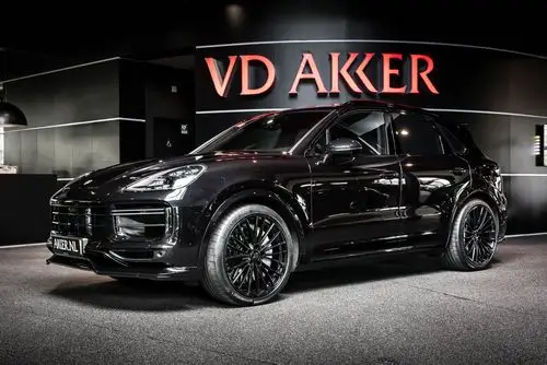 相当凶悍的黑色保时捷卡宴 porsche caynne turbo