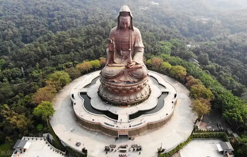 中国的四大佛教名山,公认是山西五台山,浙江普陀山,四川峨眉山和安徽