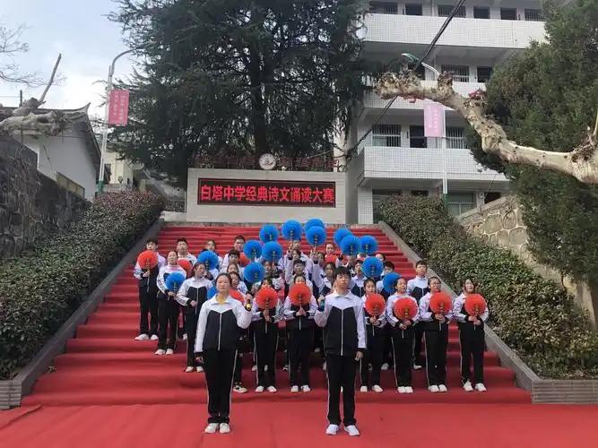 白塔中学开展"经典诗文朗诵大赛"