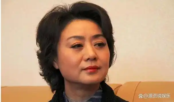京剧美人李胜素57岁不会做家务四个绯闻老公却没一个是真的