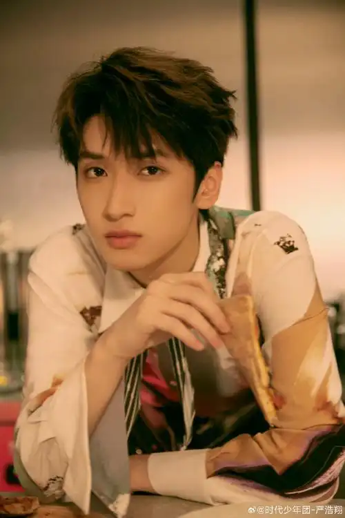 严浩翔19岁生日第二套写真##严浩翔暖色系写真