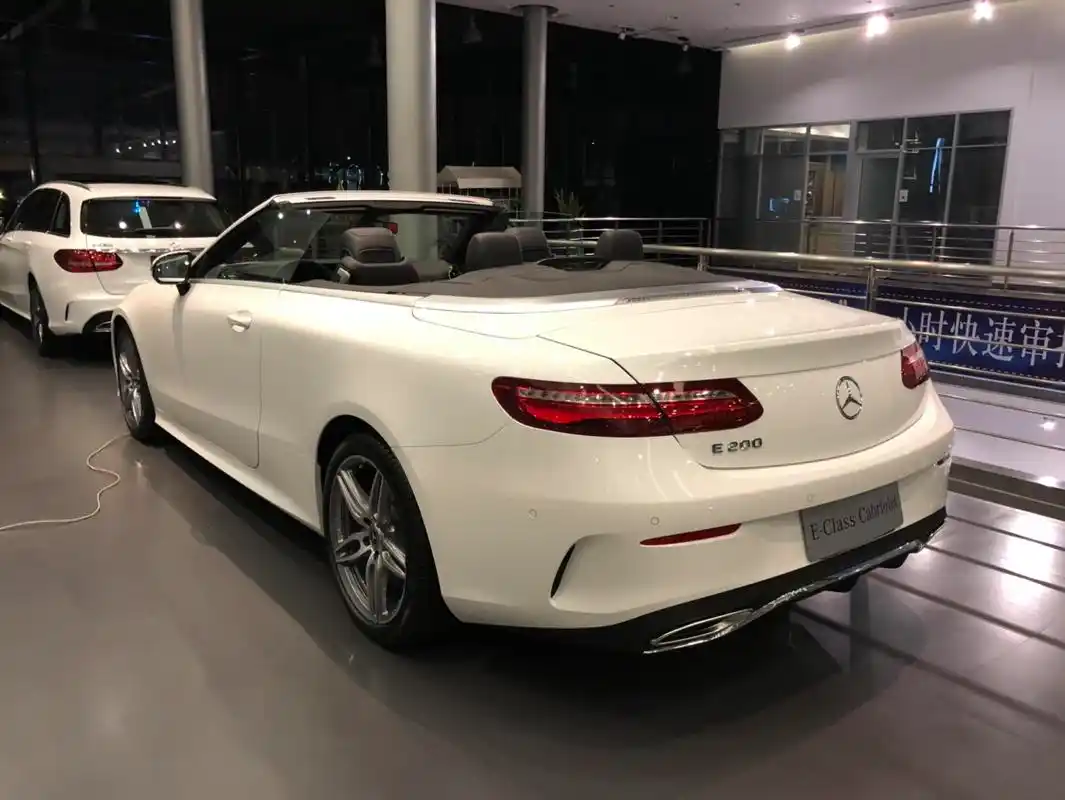 全新奔驰e coupe敞篷轿跑车到店实拍.
