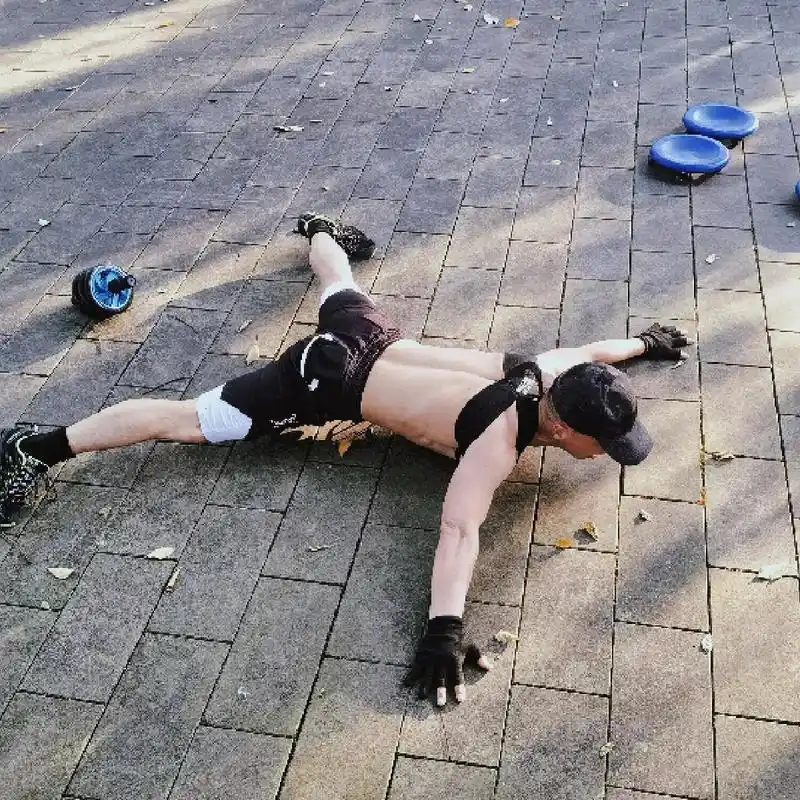 日常锻炼记录 #俯卧撑 #真实户外 "真实的,永恒的,最高 - 抖音