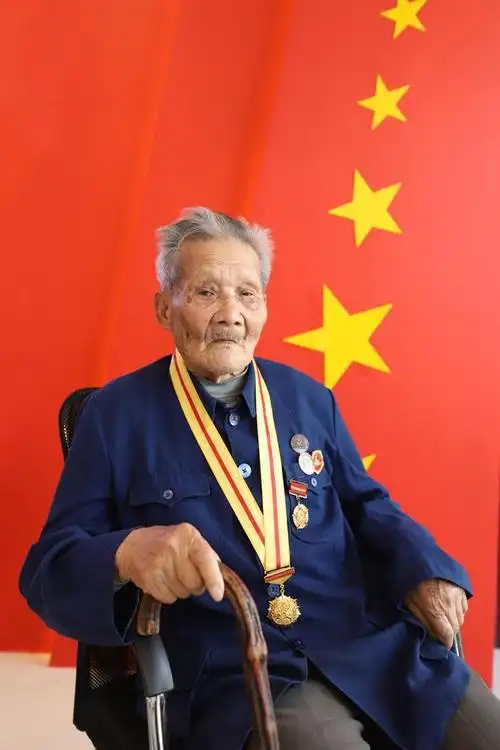 硝烟弥漫之后革命精神在传承长塘九旬老兵冯章山重温峥嵘岁月