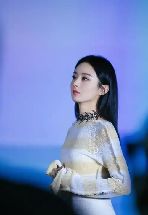 原创赵丽颖最新自然空灵大片释出!黑长直发勾勒温柔身影!