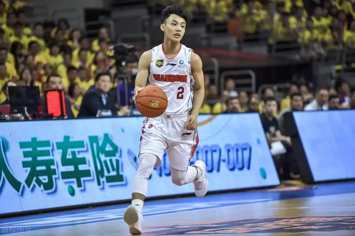 徐杰成长的故事:即使来自农村的土猪,也要拱了cba的大白菜