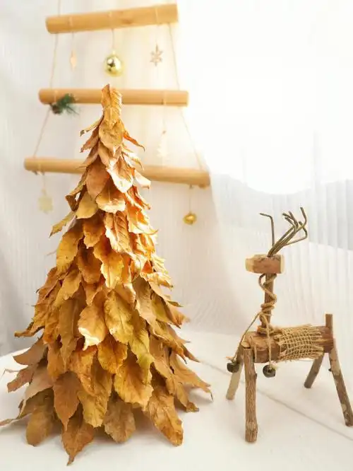 树叶圣诞树~搭配冬日的暖阳,忍不住拍了又拍,超完美的拍照道具这是