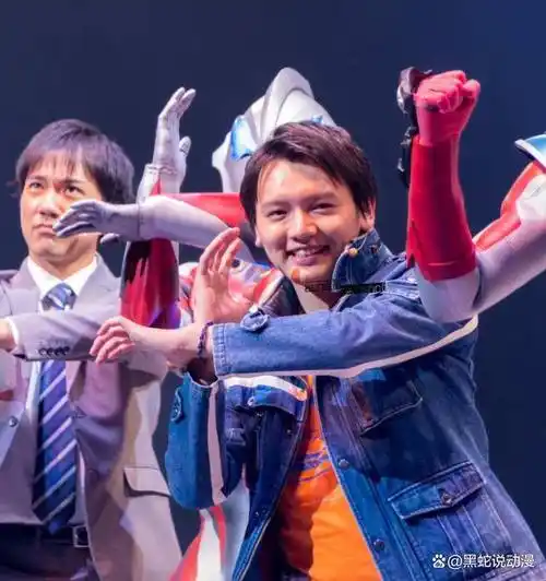 捷德奥特曼人间体演员变胖了 小陆已经逐渐抓不住未来了_形态_开心