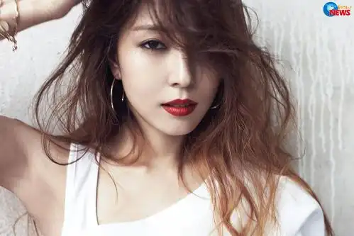 日前,始源担任boa 宝儿后台惊喜献花嘉宾,恭贺她出专辑之外,并力  boa