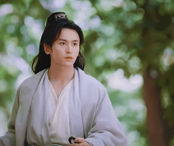 山河令#周子舒太美了,我又忍不住截了图片不过他笑起来好像个娇羞的