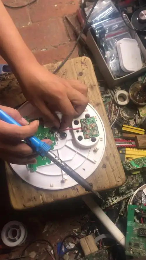 进水后的松下台灯电路板修理后我都测试了好多天,以后慢慢修