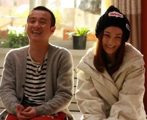 组图:姚笛文章昔日亲密剧照 互动暧昧眼神有爱