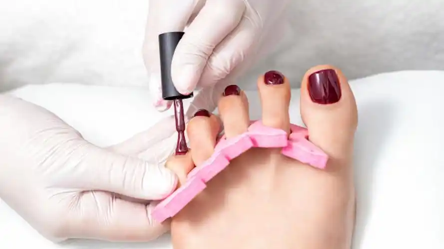 女子去美甲店修脚致感染,切脚趾后又被截肢,官司打赢获赔1100万