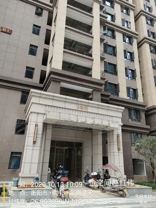 这个是b1栋的二单元入户大堂门头和大堂里面的装修基本都已经装修好了