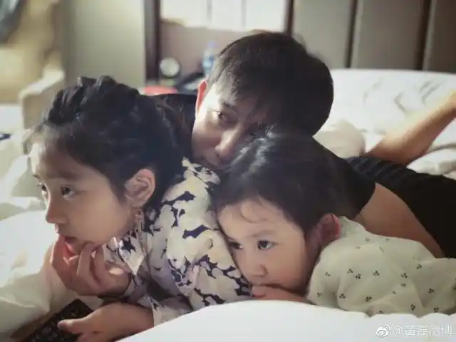 黄磊晒与女儿亲密照解相思