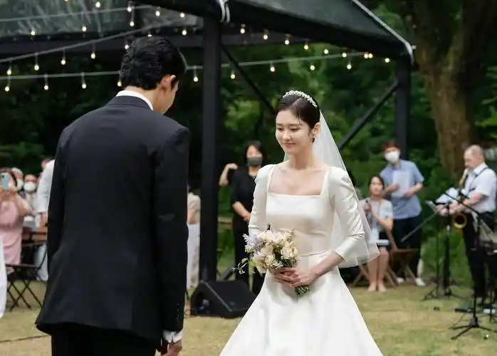 四,秋瓷炫秋瓷炫的童年很苦.