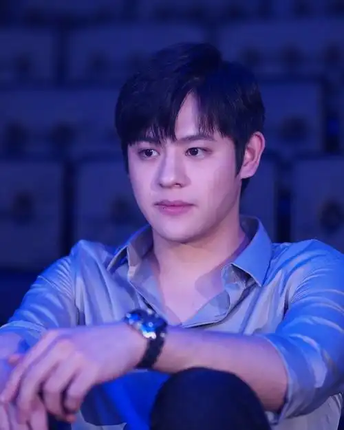 来看看我们泰国佛系小帅哥吴噗噗