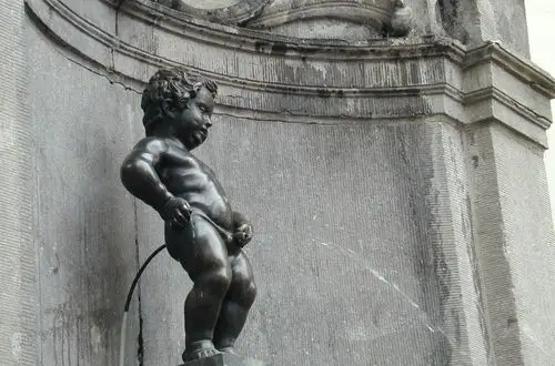 布鲁塞尔著名的景点,撒尿小孩.