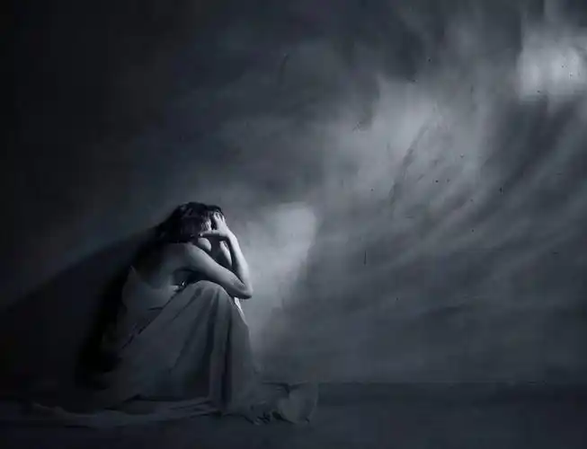 黑暗中的光赶走心中的那条黑狗在黑暗中找到光亮