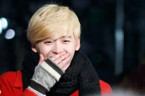 权志龙和郑秀晶都染了彩虹头,你还能淡定的不换色