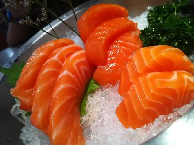 海胆三文鱼反卷,芝士软生鱼片三文鱼日本生鱼片三文鱼片日本生鱼片