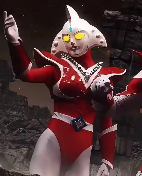 当然这主要得益于皮套演员的完美演出,这次贝斯奥特曼换了皮演,换成了