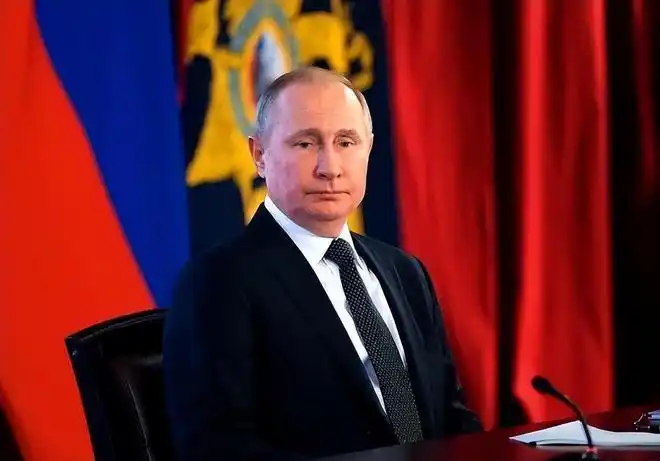 硬汉普京的婚姻给不了妻子陪伴只能眼睁睁看她嫁小21岁鲜肉男