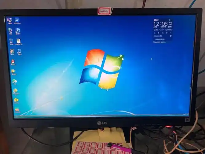 b00012:特惠出售24寸lg显示器一台,有vga和div接口,显示效果非常好