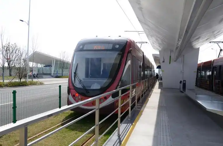 今天去苏州乘了趟有电轨电车真的不错