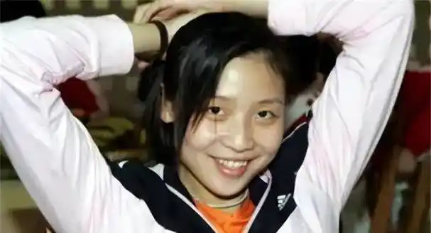 天津市少体校的排球预备班魏秋月的身高从小就比较出众,不管是在哪个