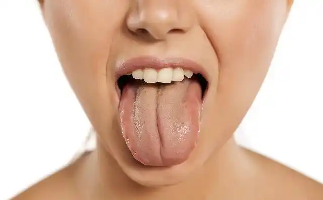 通过舌头观健康,舌苔又白又厚,也许是向你发出暗示,别再忽视了