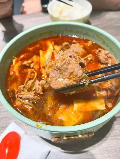 上班忙碌,又不想吃外卖,入手了闺蜜推荐的鸿亮水煮牛肉～在办公室也