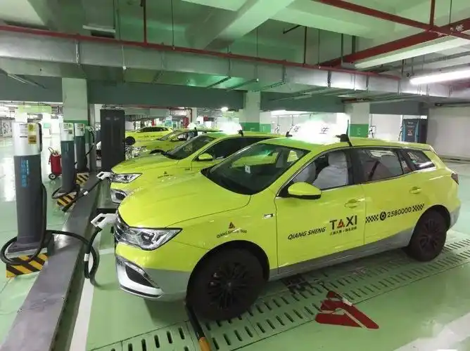 崇明的哥强生驿站沪太路站投运驾驶员充电避暑两不误