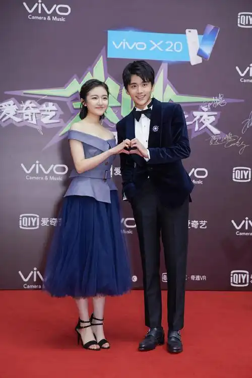 中影人艺考张新成李兰迪组cp戏外发糖!