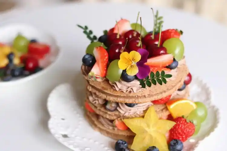 周末阳台下午茶美图分享巧克力水果裸蛋糕