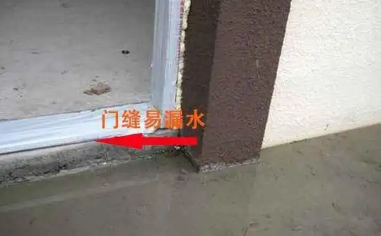 4,止水坎:卫生间门槛处最好做止水坎,这样有效避免以后水从地砖下面往