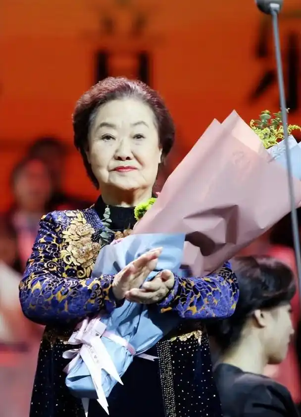 歌唱家郭兰英:丈夫逝世25年,人生辉煌有泪,晚年生活状况如何?
