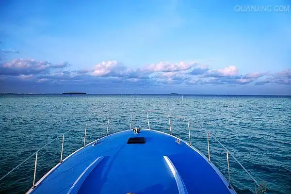 乘风破浪,乘船出海ppt背景图片