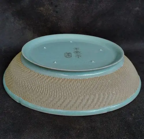 香港苏富比拍卖行4日在此间举行一件北宋汝窑天青釉葵花洗的专场拍卖