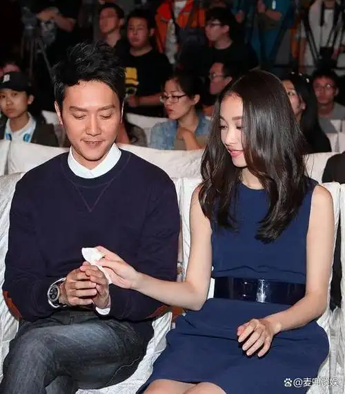 4月17日,有狗仔曝光一段冯绍峰与盖玥希聚餐的画面,两人在餐桌上举止