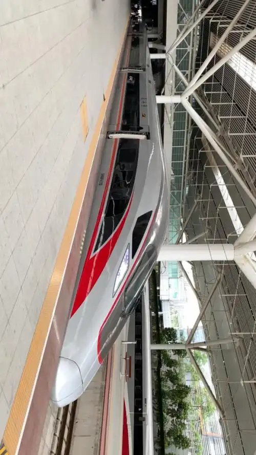 复兴号cr400af-a"红神龙"十六编组运营标准时速350
