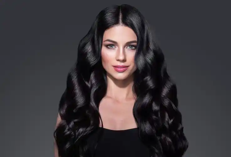 时尚欧美卷发女人